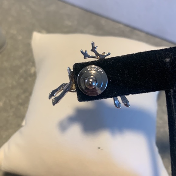 Festive Reindeer Avon Lapel Tack Pin 1987 - Picture 3 of 3